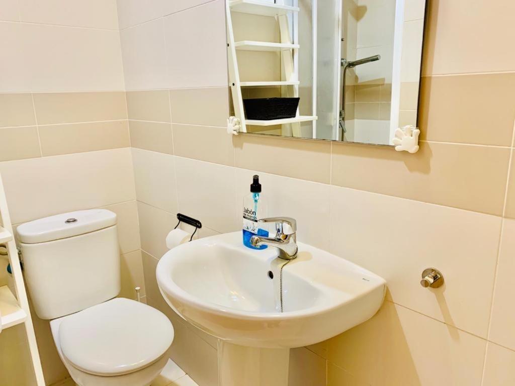 Apartamento Carvajal Beach ฟูเอนฮิโรลา ภายนอก รูปภาพ