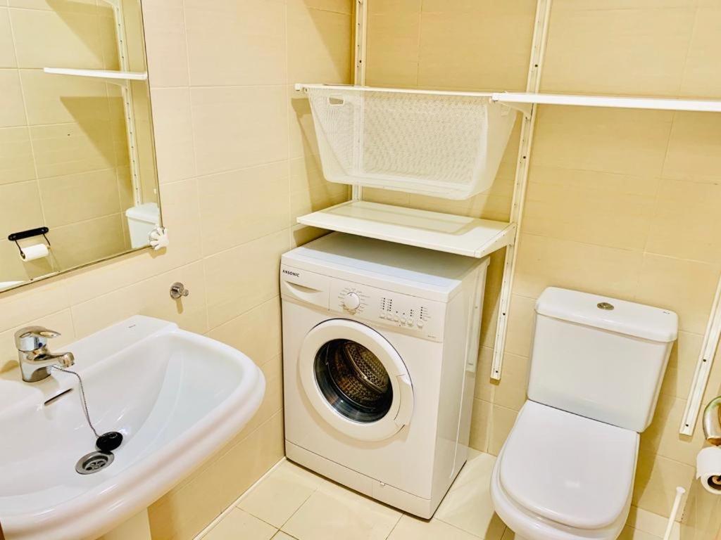 Apartamento Carvajal Beach ฟูเอนฮิโรลา ภายนอก รูปภาพ